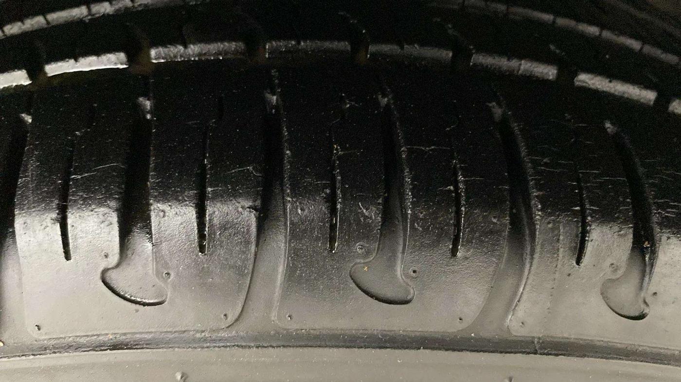 2015 Hyundai Xcent S (O) 1.2, Petrol, Manual, 9,537 km, Left Front Tyre Tread