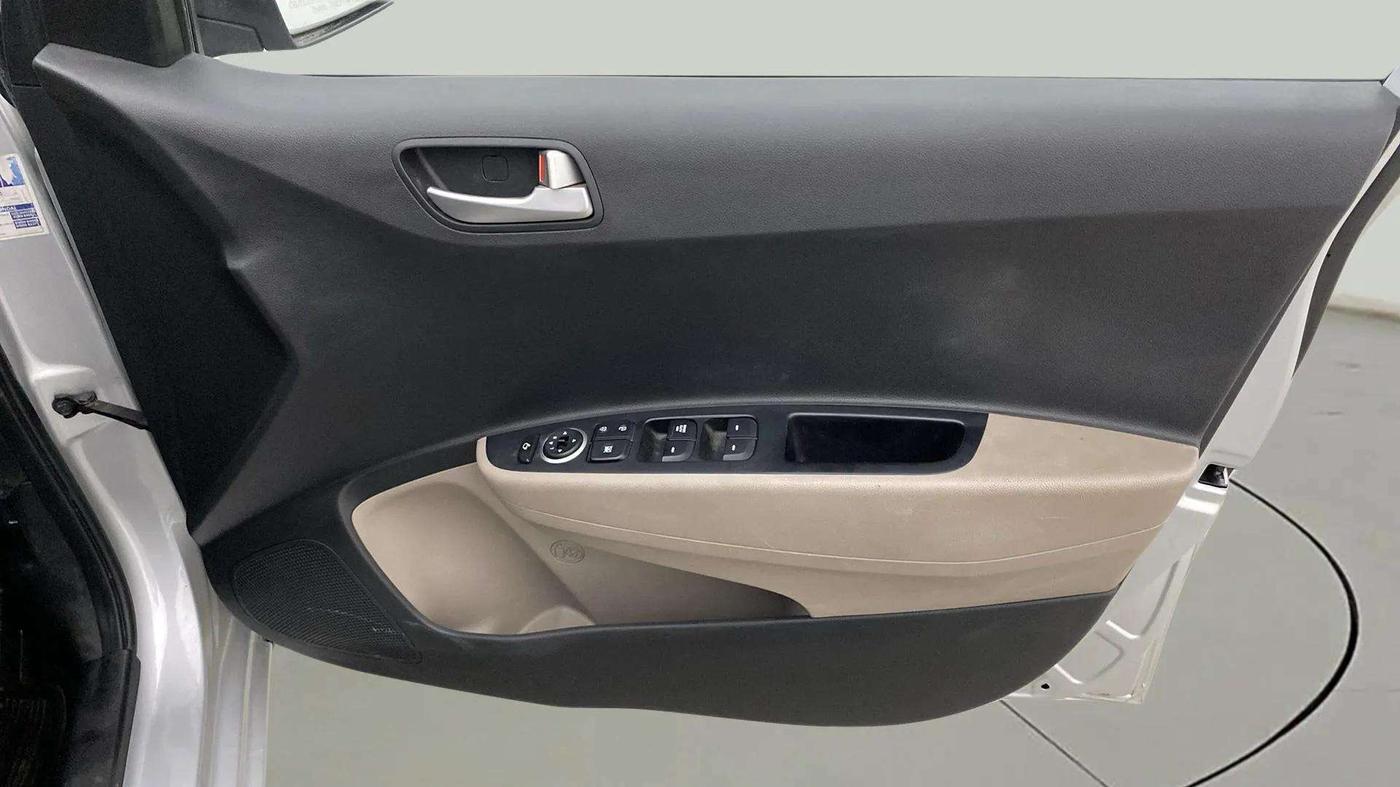 2015 Hyundai Xcent S (O) 1.2, Petrol, Manual, 9,537 km, Driver Side Door Panels Control