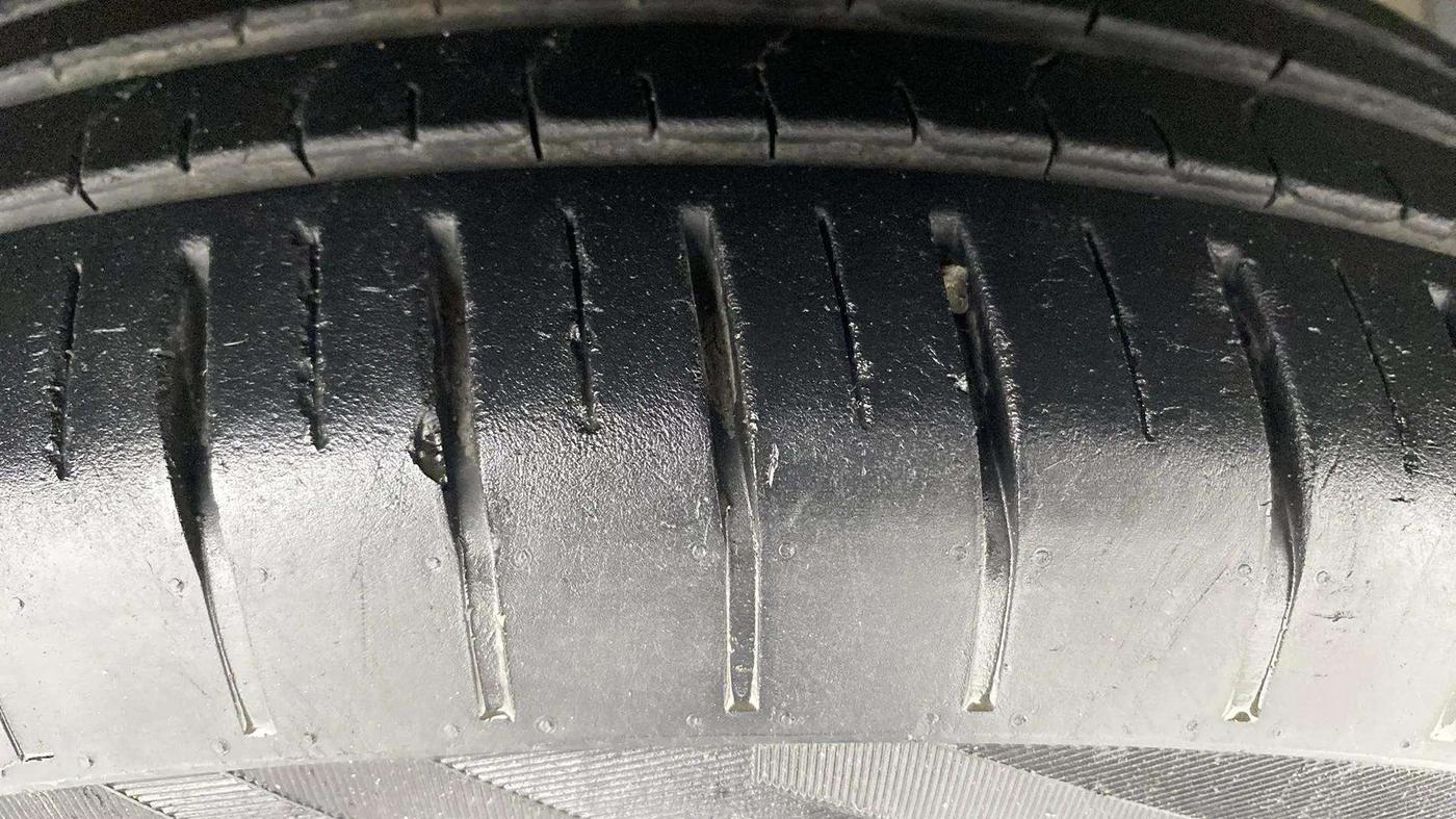 2020 Maruti Swift ZXI PLUS, Petrol, Manual, 12,723 km, Right Front Tyre Tread
