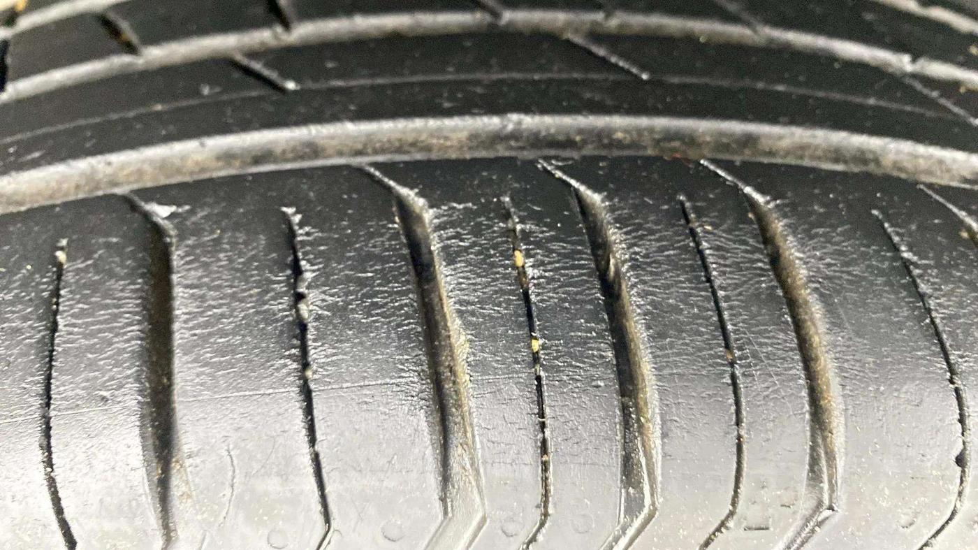2022 Tata PUNCH ADVENTURE MT, Petrol, Manual, 18,846 km, Left Front Tyre Tread