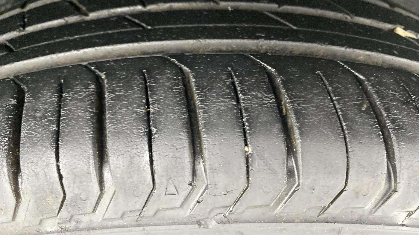 2022 Tata PUNCH ADVENTURE MT, Petrol, Manual, 18,846 km, Right Front Tyre Tread