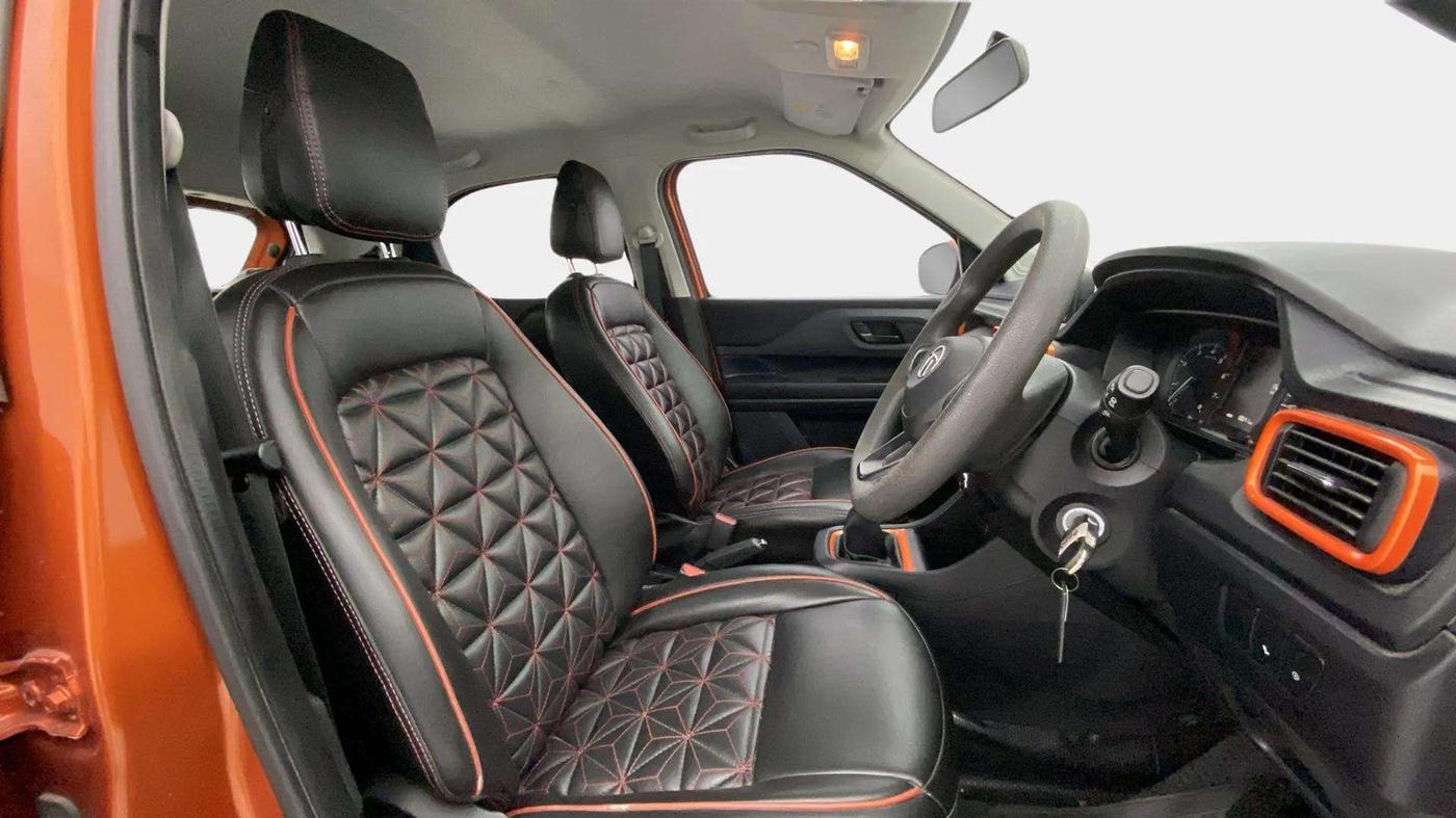 2022 Tata PUNCH ADVENTURE MT, Petrol, Manual, 18,846 km, Right Side Front Door Cabin