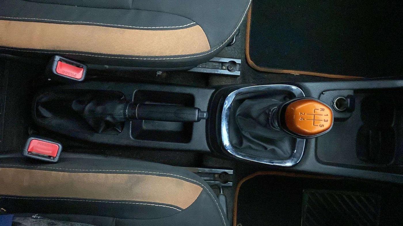 2017 Renault Kwid CLIMBER 1.0, Petrol, Manual, 85,564 km, Gear Lever