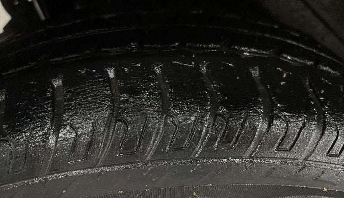 2016 Maruti Wagon R 1.0 VXI AMT, Petrol, Automatic, 81,002 km, Right Rear Tyre Tread