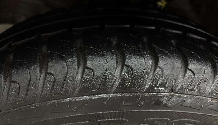 2016 Maruti Wagon R 1.0 VXI AMT, Petrol, Automatic, 81,002 km, Left Front Tyre Tread