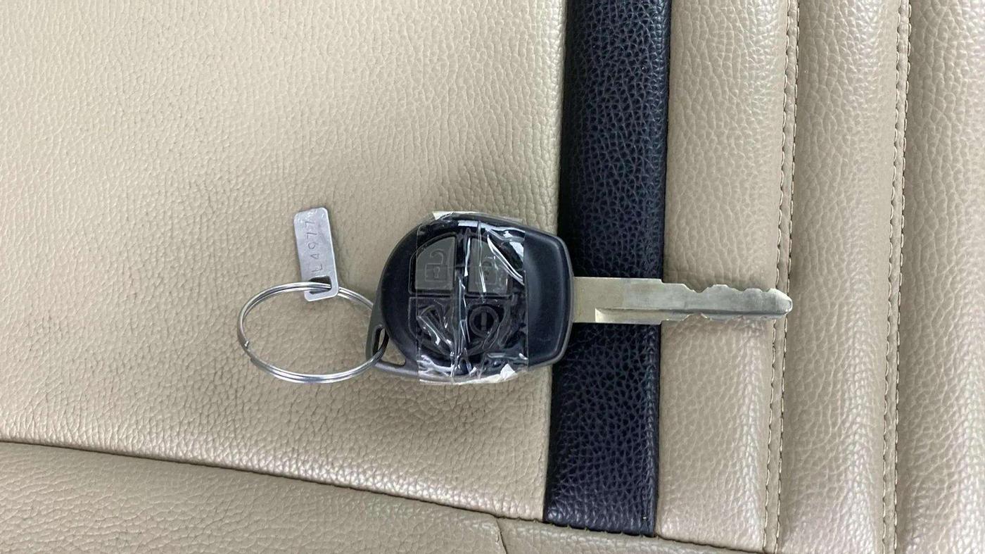 2023 Maruti Dzire VXI AMT, Petrol, Automatic, 66,777 km, Key Close Up