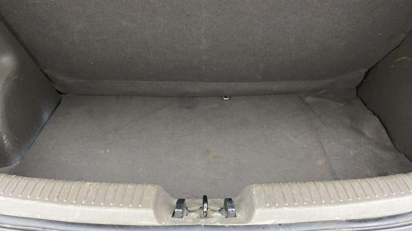 2014 Hyundai i10 MAGNA 1.1, Petrol, Manual, 38,439 km, Boot Inside