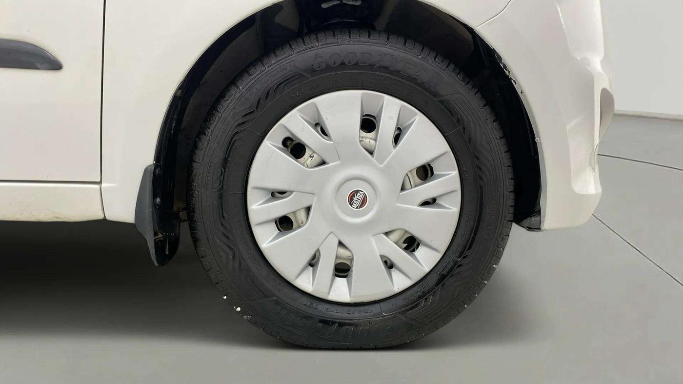 2014 Hyundai i10 MAGNA 1.1, Petrol, Manual, 38,439 km, Right Front Wheel