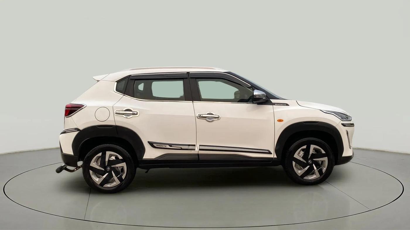 2023 Nissan MAGNITE XE, Petrol, Manual, 4,218 km, Right Side View