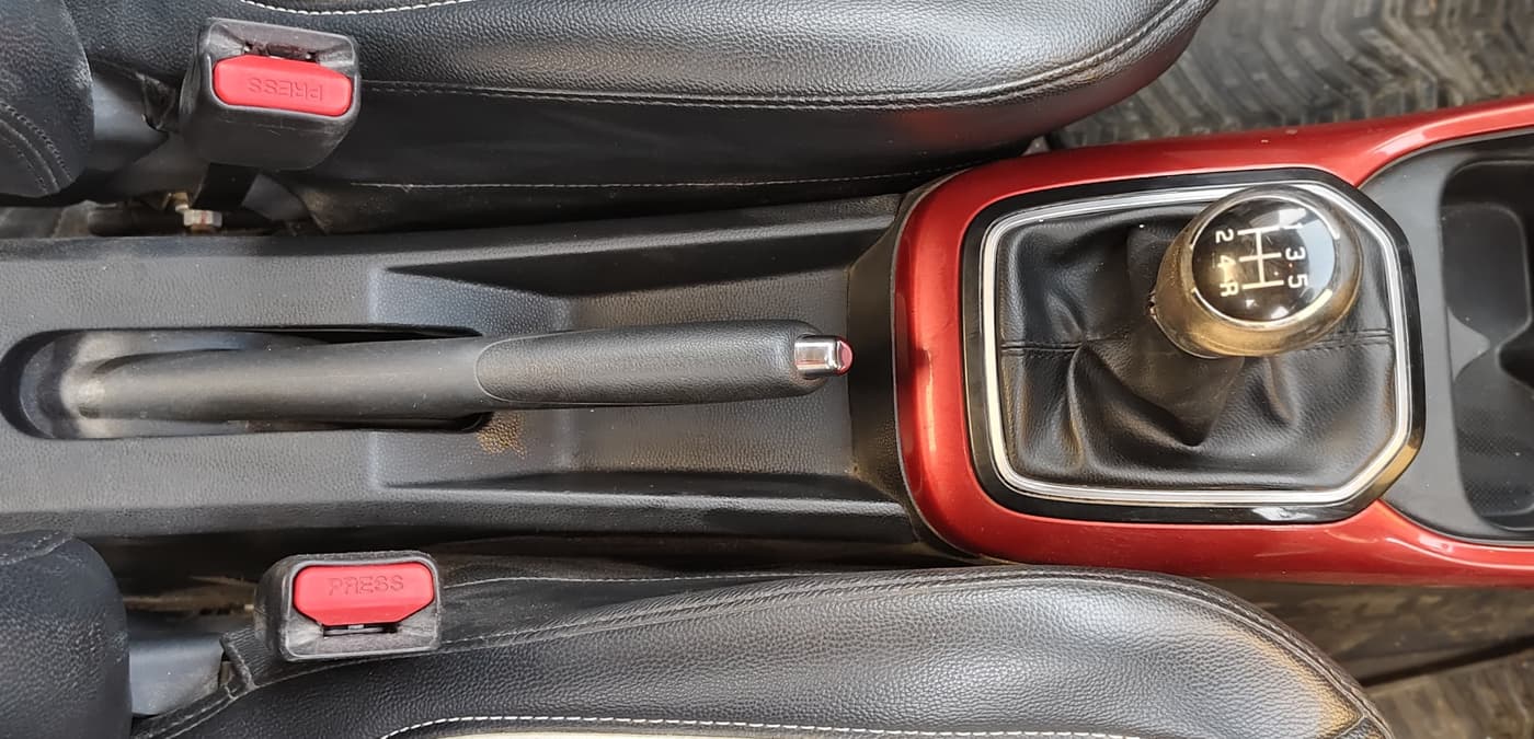 2018 Maruti IGNIS DELTA 1.2, Petrol, Manual, 74,391 km, Gear Lever