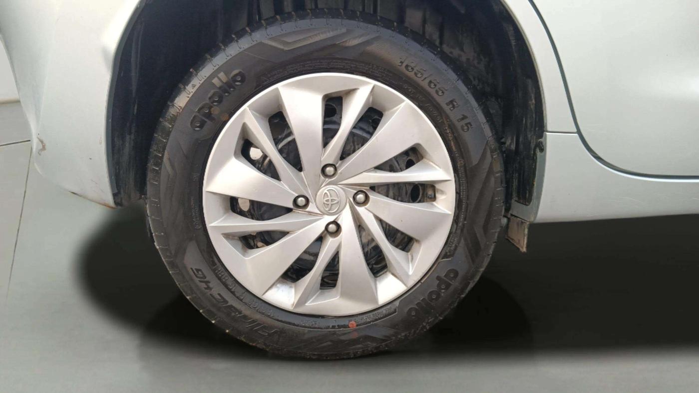 2024 Toyota Glanza E, Petrol, Manual, 8,201 km, Right Rear Wheel
