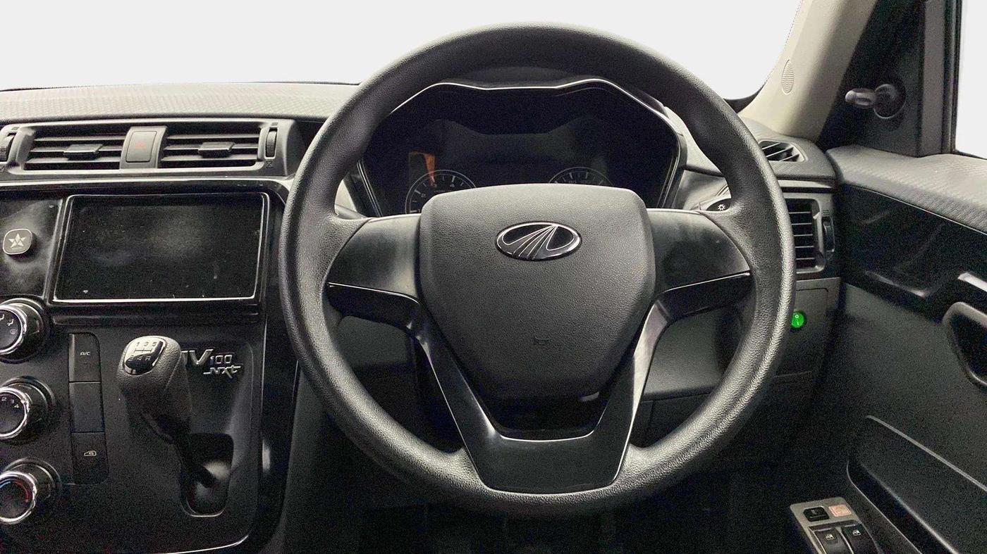 2018 Mahindra KUV 100 NXT K2 P 6 STR, Petrol, Manual, 14,969 km, Steering Wheel Close Up