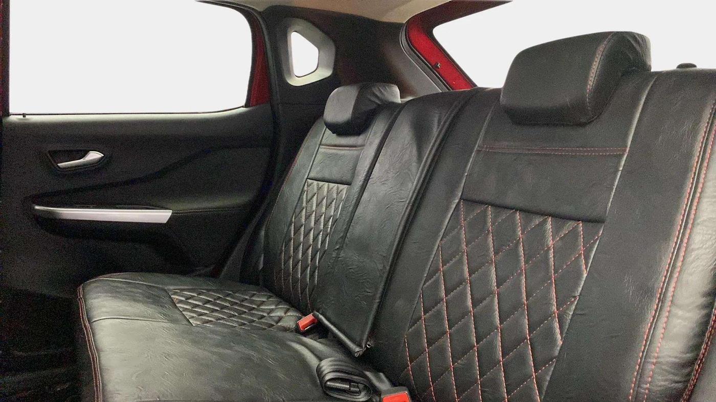2023 Nissan MAGNITE XV PREMIUM TURBO CVT, Petrol, Automatic, 33,013 km, Right Side Rear Door Cabin