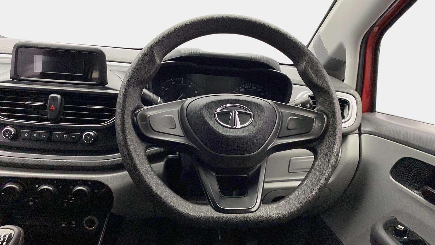 2020 Tata ALTROZ XM PETROL, Petrol, Manual, 25,942 km, Steering Wheel Close Up