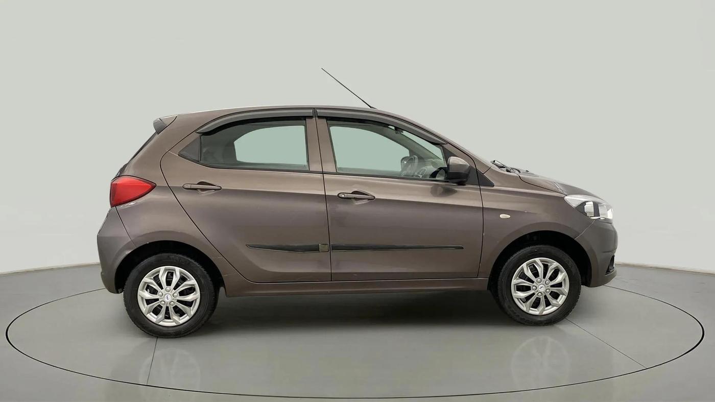 2017 Tata Tiago XT PETROL, Petrol, Manual, 71,061 km, Right Side View