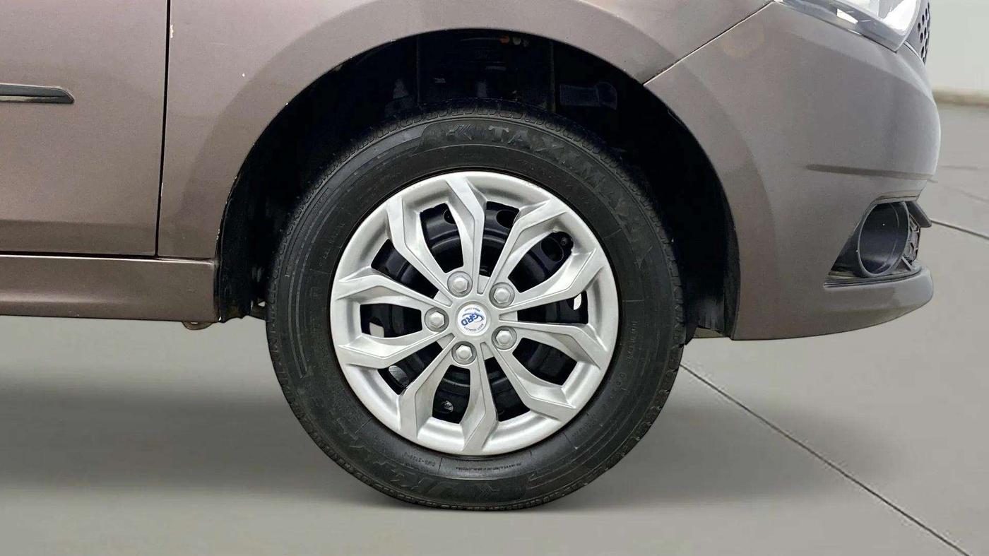 2017 Tata Tiago XT PETROL, Petrol, Manual, 71,061 km, Right Front Wheel