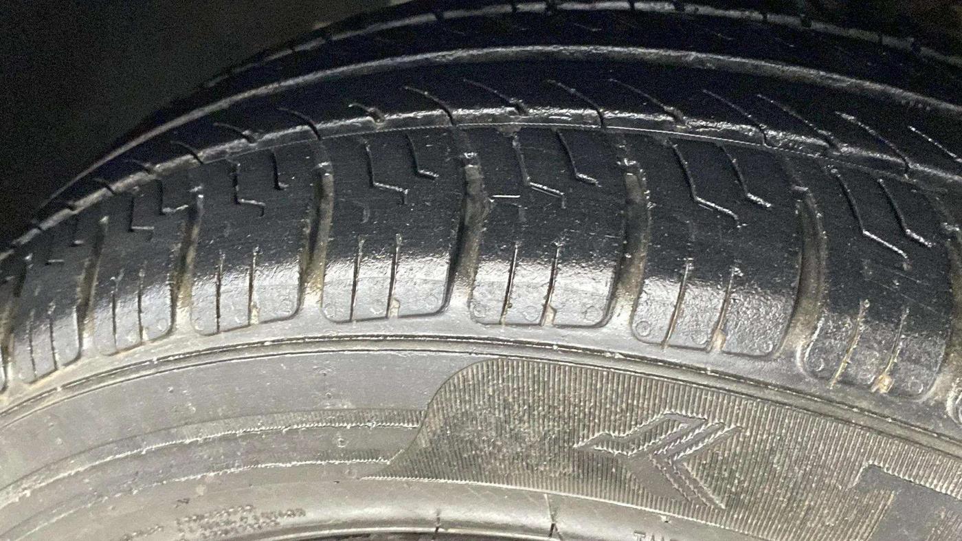 2017 Tata Tiago XT PETROL, Petrol, Manual, 71,061 km, Right Front Tyre Tread