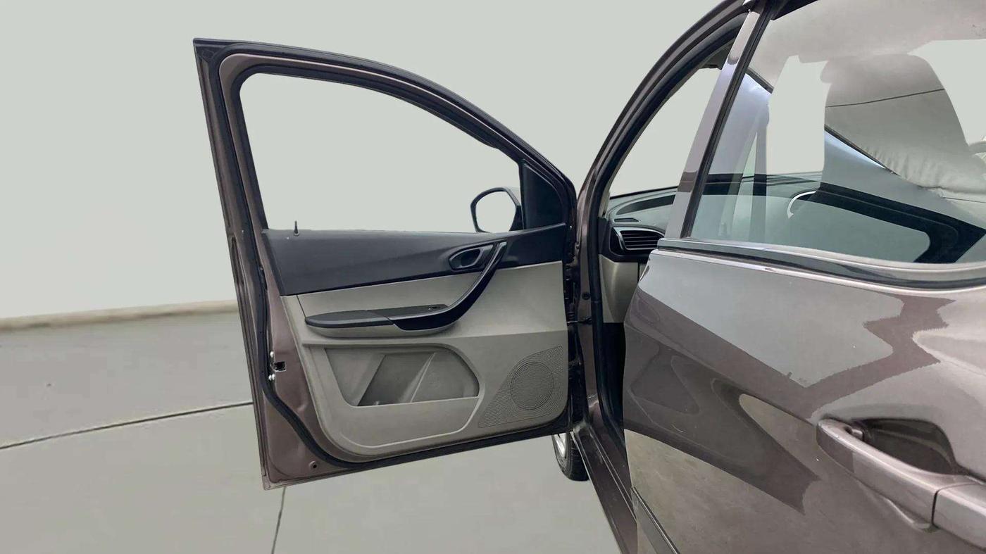 2017 Tata Tiago XT PETROL, Petrol, Manual, 71,061 km, LHS Front Door