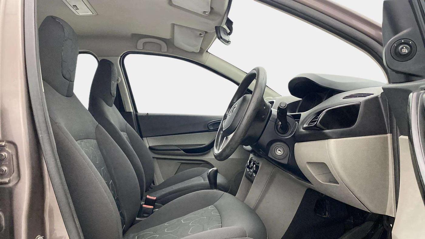 2017 Tata Tiago XT PETROL, Petrol, Manual, 71,061 km, Right Side Front Door Cabin