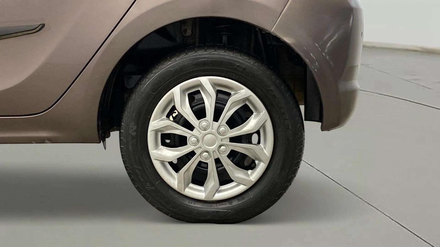 2017 Tata Tiago XT PETROL, Petrol, Manual, 71,061 km, Left Rear Wheel