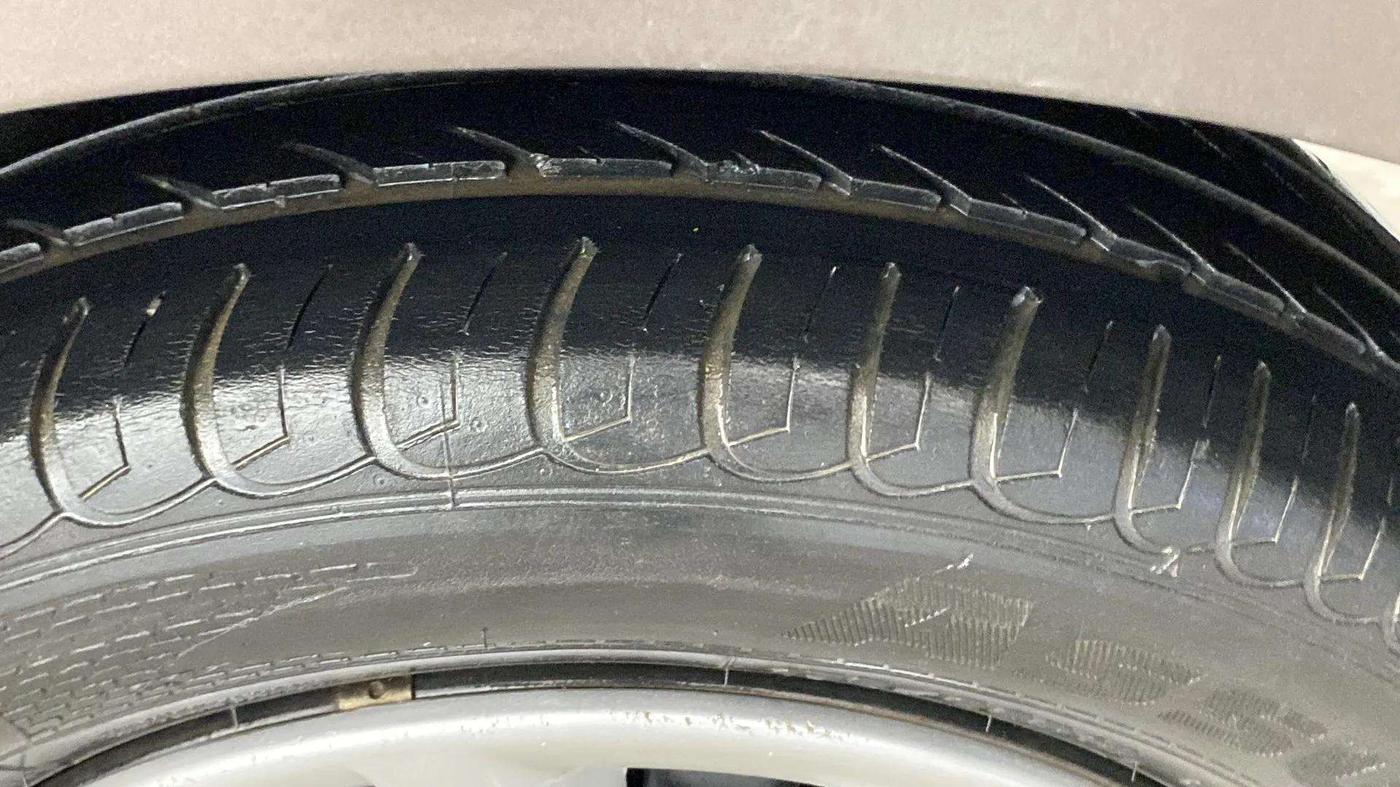 2017 Tata Tiago XT PETROL, Petrol, Manual, 71,061 km, Right Rear Tyre Tread