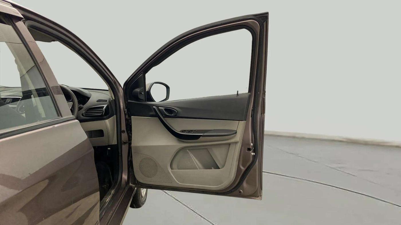 2017 Tata Tiago XT PETROL, Petrol, Manual, 71,061 km, RHS Front Door