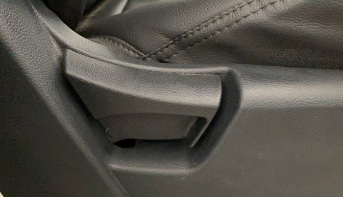 2019 Mahindra XUV300 W6 1.2 PETROL, Petrol, Manual, 67,763 km, Driver Side Adjustment Panel