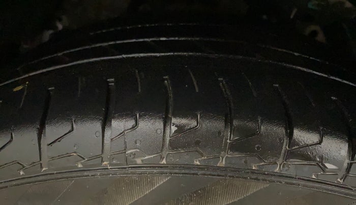 2019 Mahindra XUV300 W6 1.2 PETROL, Petrol, Manual, 67,763 km, Left Front Tyre Tread