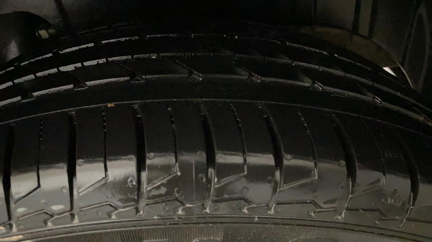 2019 Mahindra XUV300 W6 1.2 PETROL, Petrol, Manual, 67,763 km, Left Rear Tyre Tread