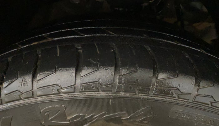 2019 Mahindra XUV300 W6 1.2 PETROL, Petrol, Manual, 67,763 km, Right Front Tyre Tread