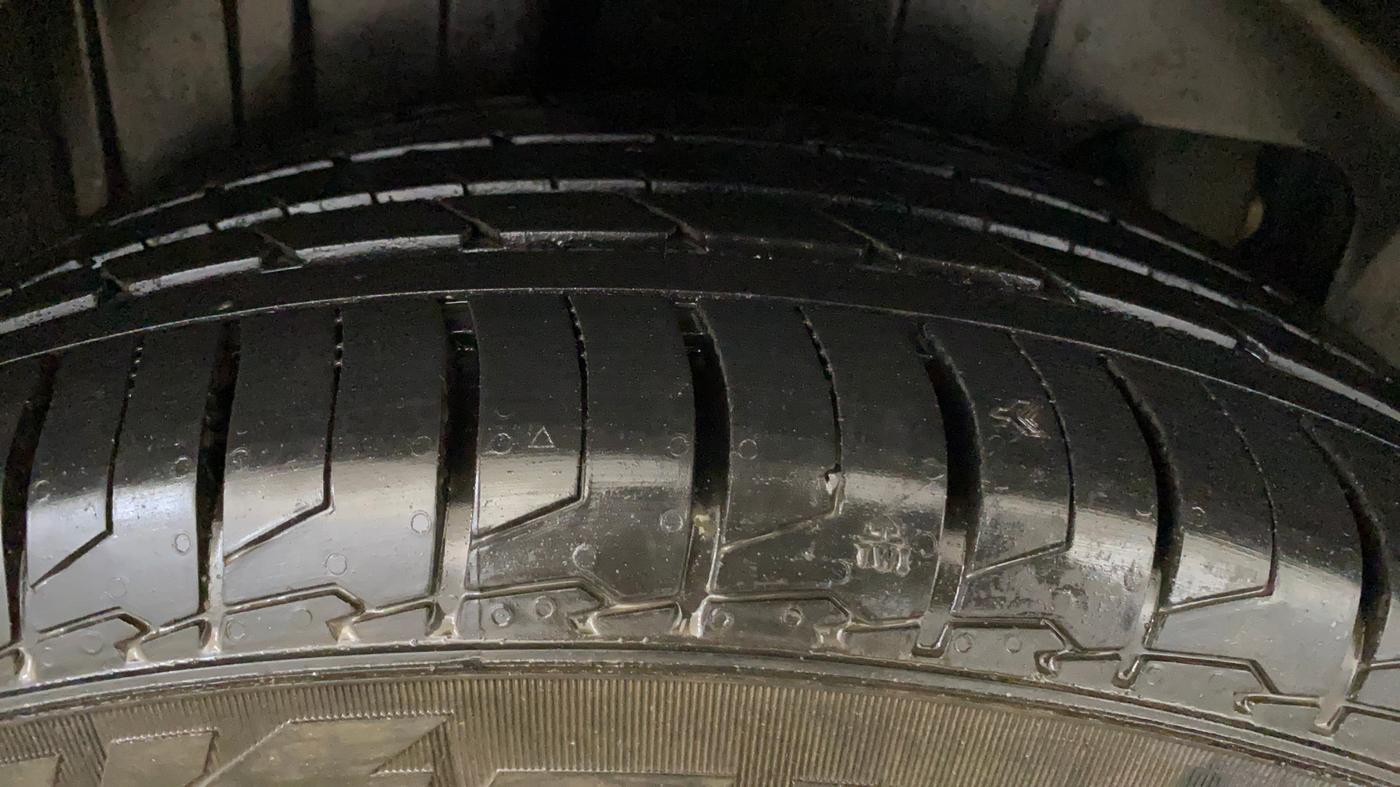 2019 Mahindra XUV300 W6 1.2 PETROL, Petrol, Manual, 67,763 km, Right Rear Tyre Tread