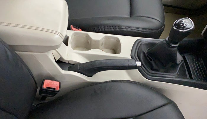 2019 Mahindra XUV300 W6 1.2 PETROL, Petrol, Manual, 67,763 km, Gear Lever