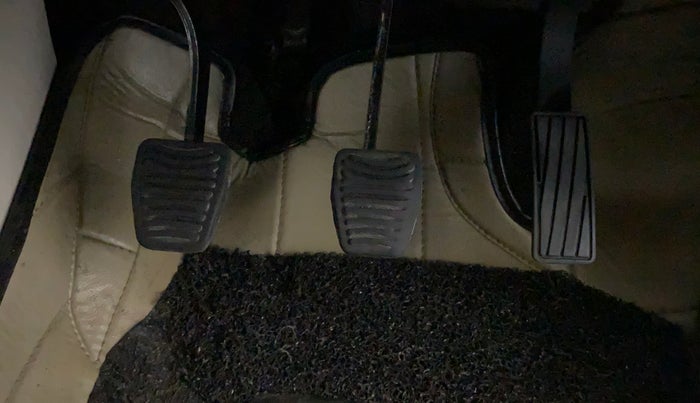 2019 Mahindra XUV300 W6 1.2 PETROL, Petrol, Manual, 67,763 km, Pedals