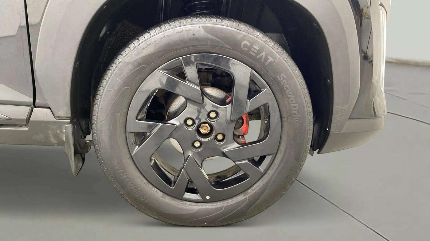 2023 Nissan MAGNITE XV CVT TURBO KURO EDITION , Petrol, Automatic, 21,741 km, Right Front Wheel