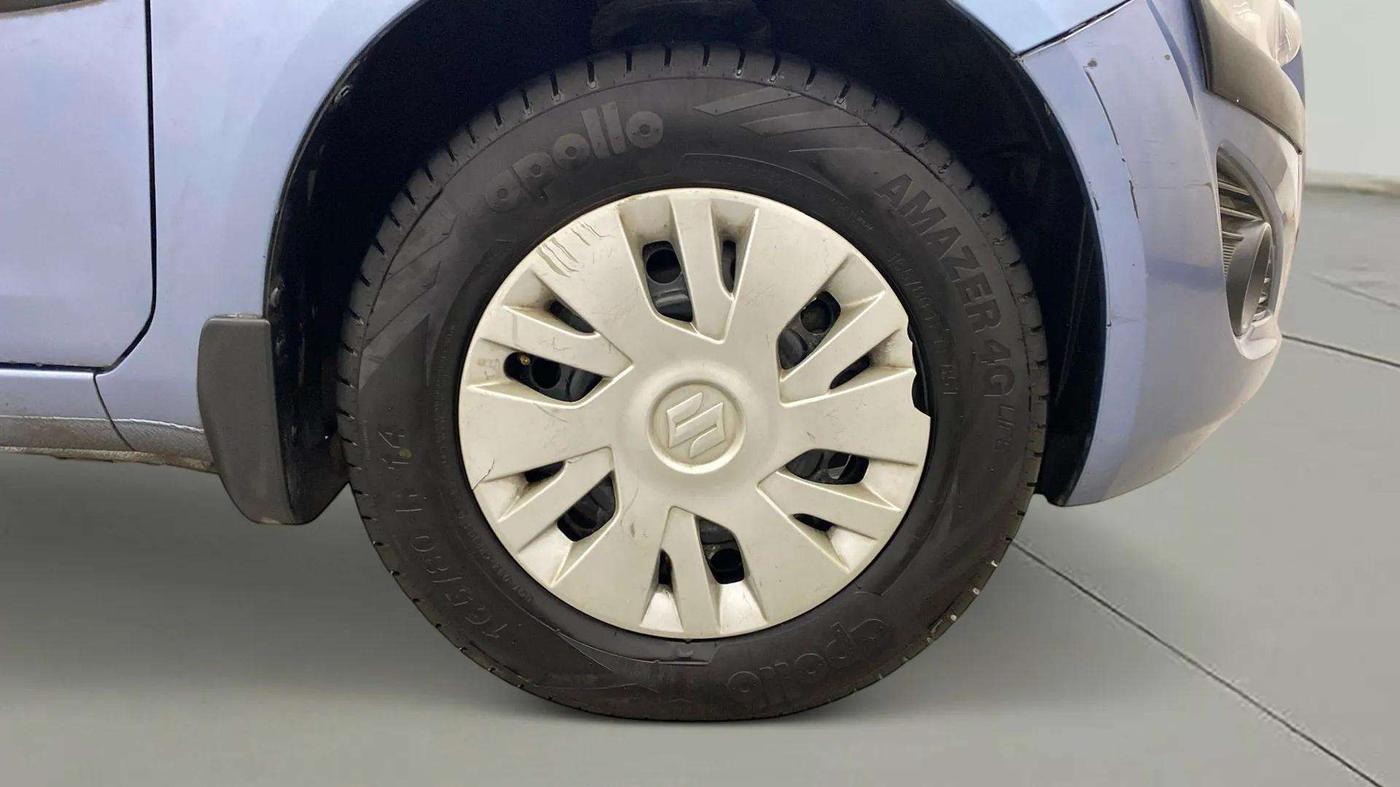 2013 Maruti Ritz VXI, Petrol, Manual, 45,943 km, Right Front Wheel