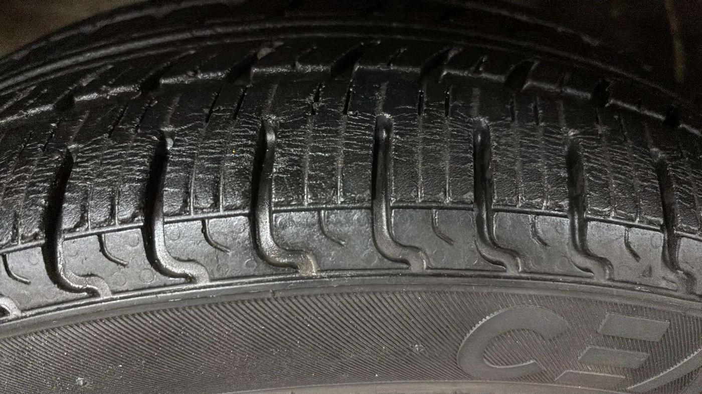 2017 Maruti Wagon R 1.0 VXI, Petrol, Manual, 40,420 km, Left Front Tyre Tread