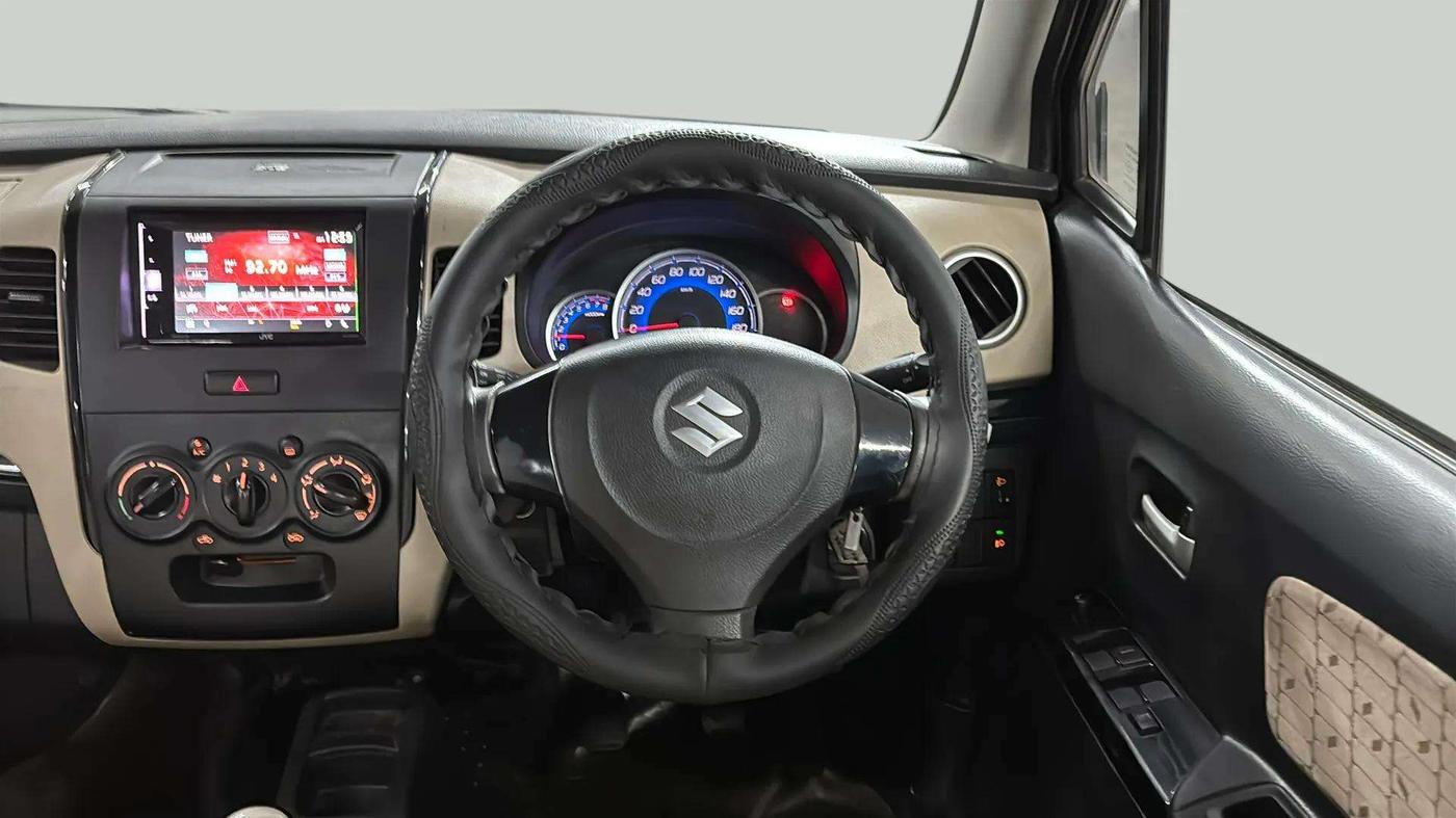 2017 Maruti Wagon R 1.0 VXI, Petrol, Manual, 40,420 km, Steering Wheel Close Up