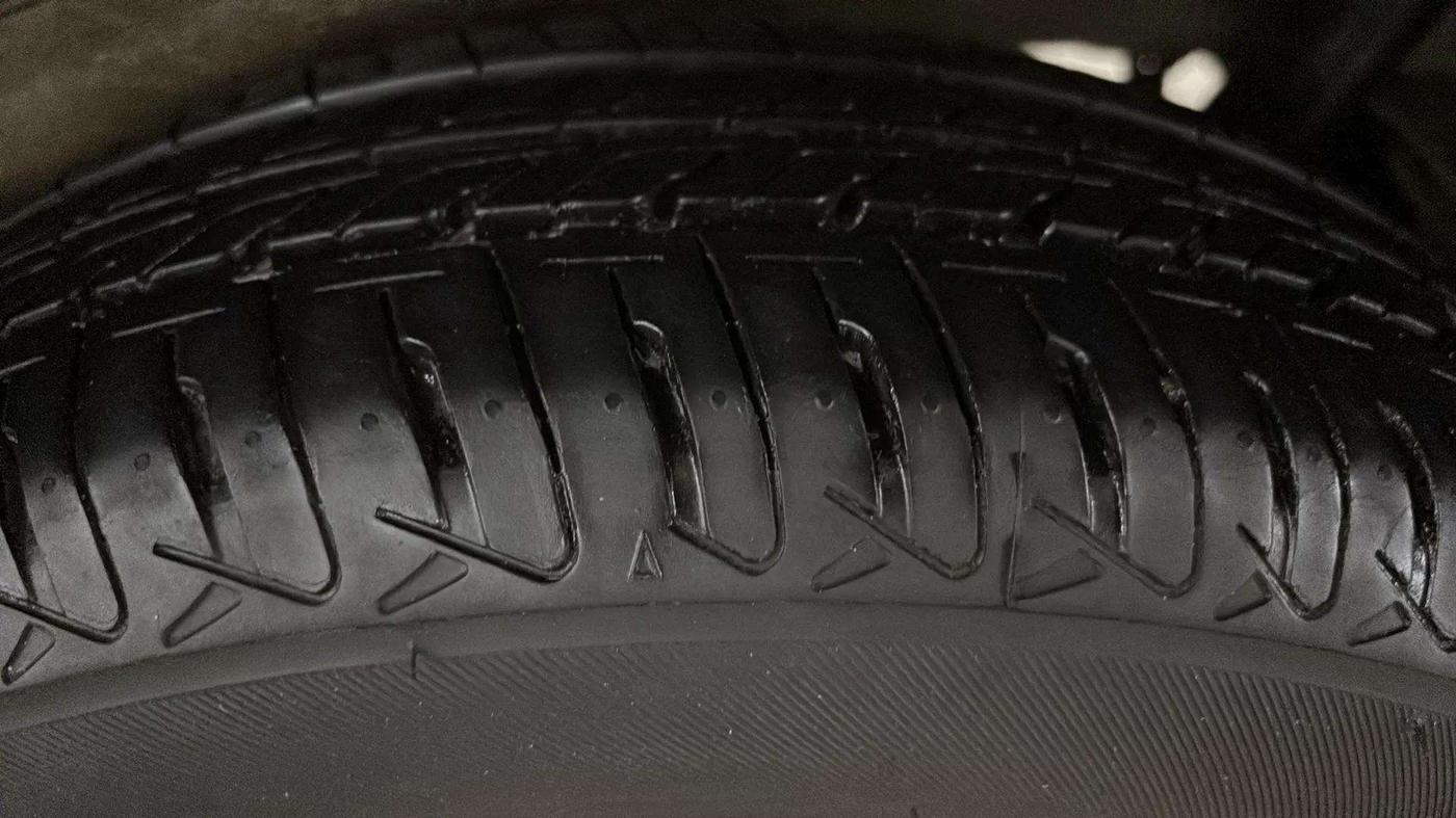2017 Maruti Wagon R 1.0 VXI, Petrol, Manual, 40,420 km, Left Rear Tyre Tread