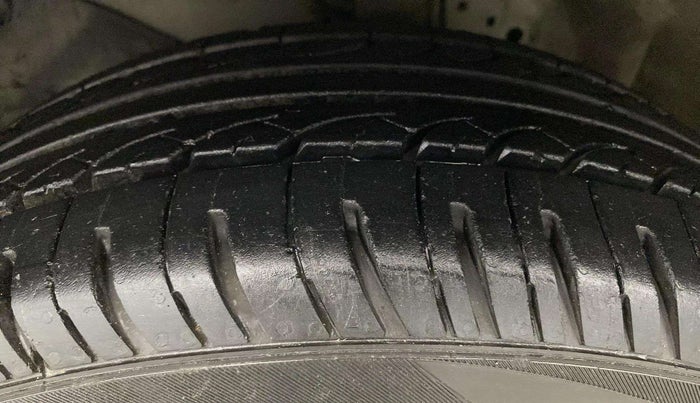 2017 Honda Amaze 1.2L I-VTEC S OPT, CNG, Manual, 68,908 km, Left Front Tyre Tread
