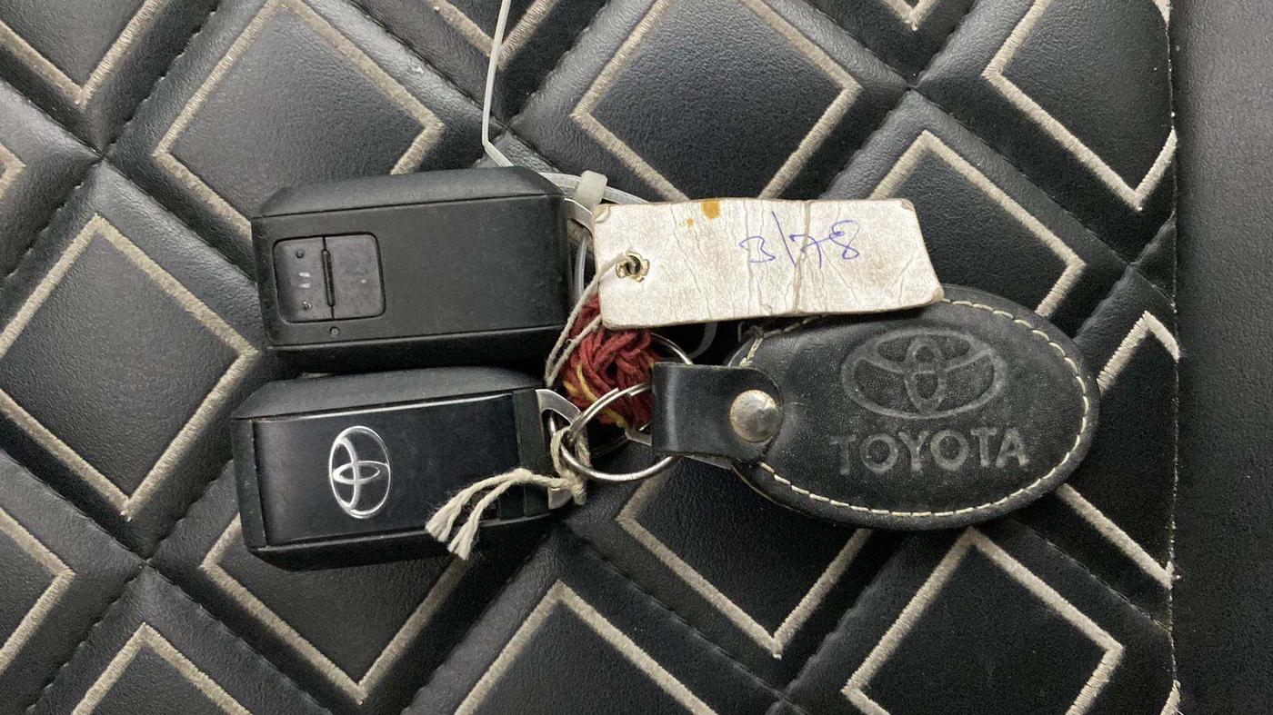 2020 Toyota Glanza G, Petrol, Manual, 58,115 km, Key Close Up