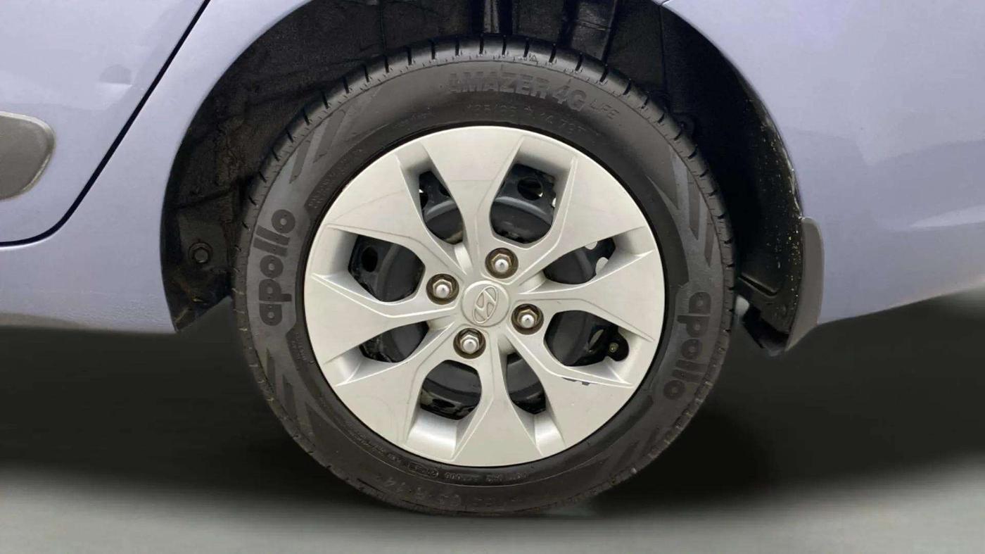 2016 Hyundai Xcent S AT 1.2, Petrol, Automatic, 52,895 km, Left Rear Wheel