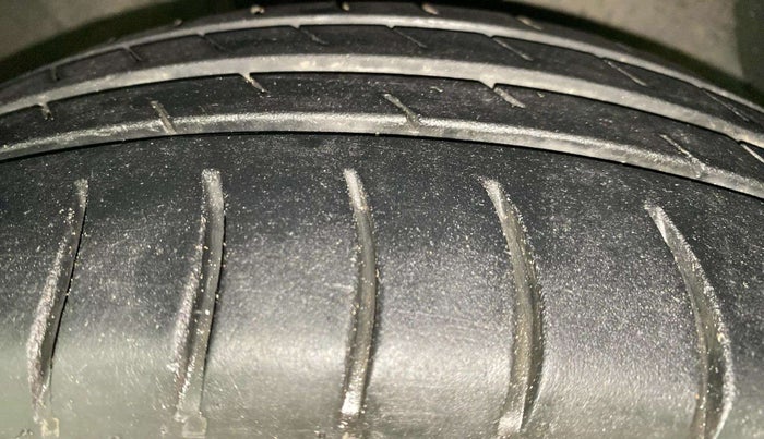 2016 Hyundai Xcent S AT 1.2, Petrol, Automatic, 52,895 km, Right Front Tyre Tread