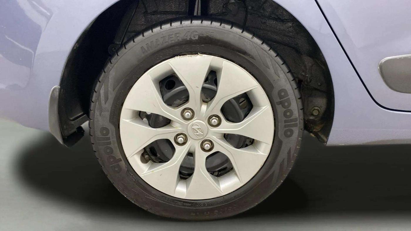 2016 Hyundai Xcent S AT 1.2, Petrol, Automatic, 52,895 km, Right Rear Wheel