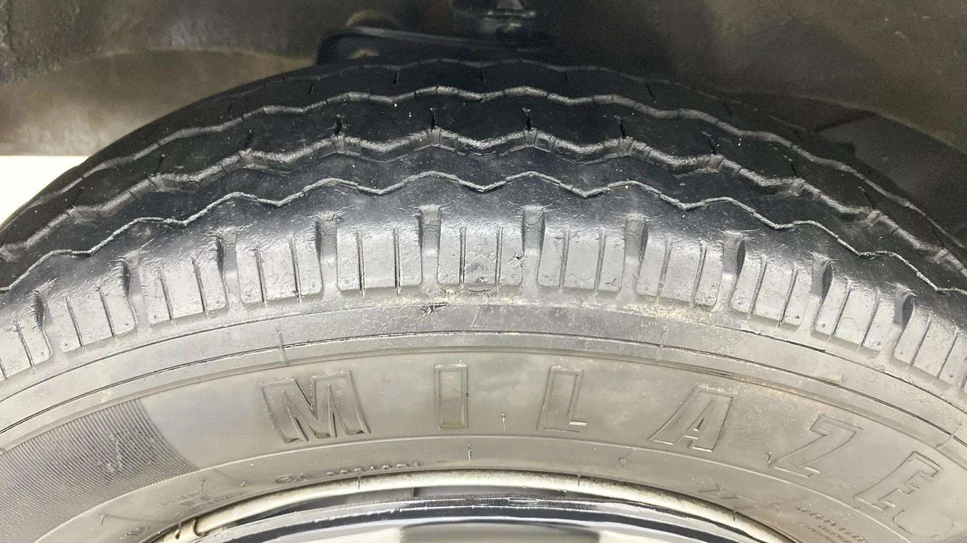 2020 Maruti Eeco 5 STR WITH A/C+HTR, Petrol, Manual, 26,346 km, Left Front Tyre Tread