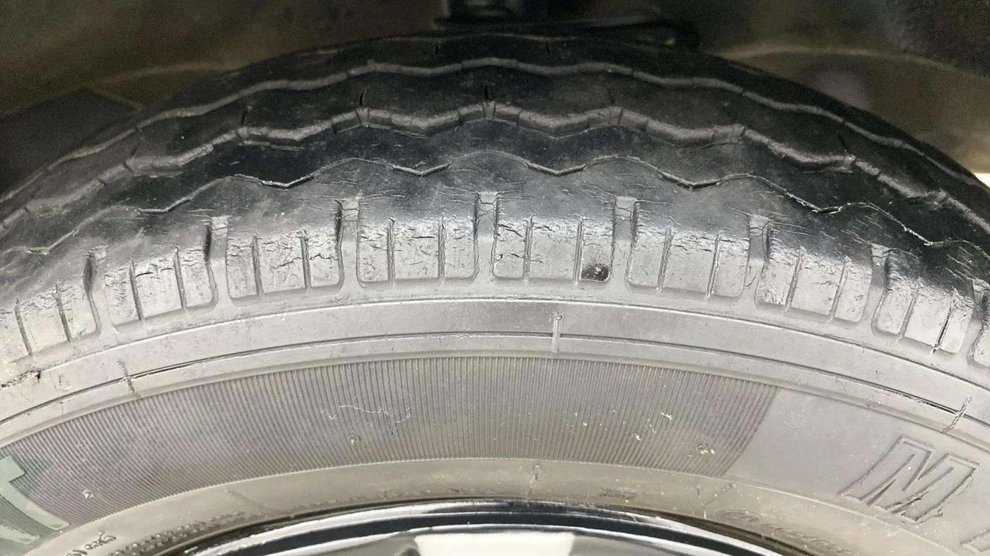 2020 Maruti Eeco 5 STR WITH A/C+HTR, Petrol, Manual, 26,346 km, Right Front Tyre Tread