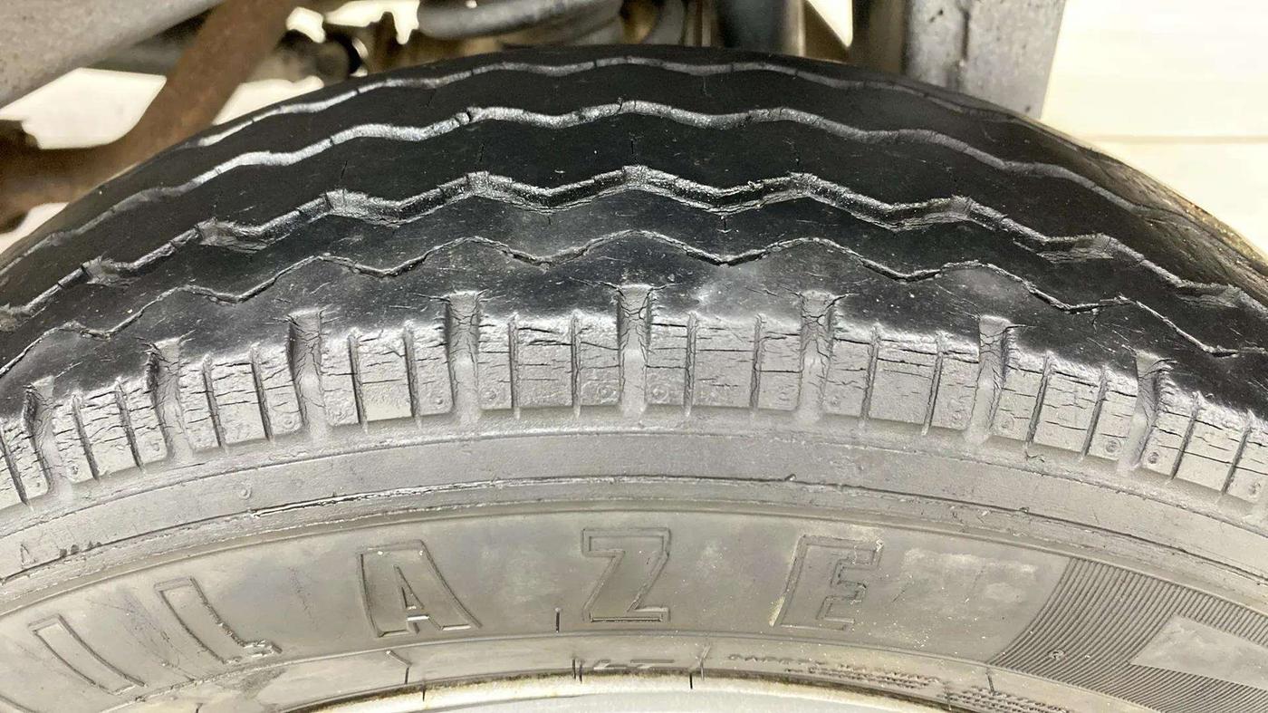 2020 Maruti Eeco 5 STR WITH A/C+HTR, Petrol, Manual, 26,346 km, Left Rear Tyre Tread