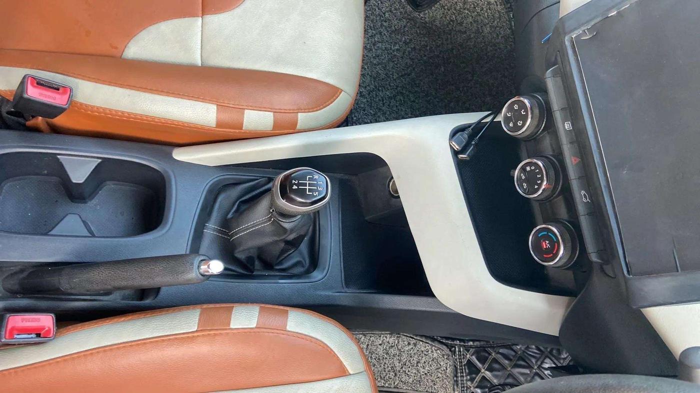 2023 Nissan MAGNITE XE, Petrol, Manual, 6,227 km, Gear Lever