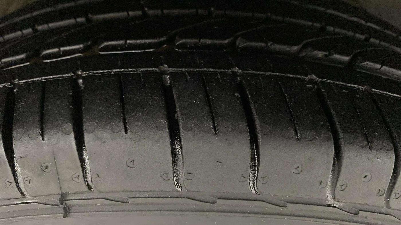 2020 MG HECTOR SHARP 1.5 DCT PETROL, Petrol, Automatic, 7,913 km, Right Front Tyre Tread
