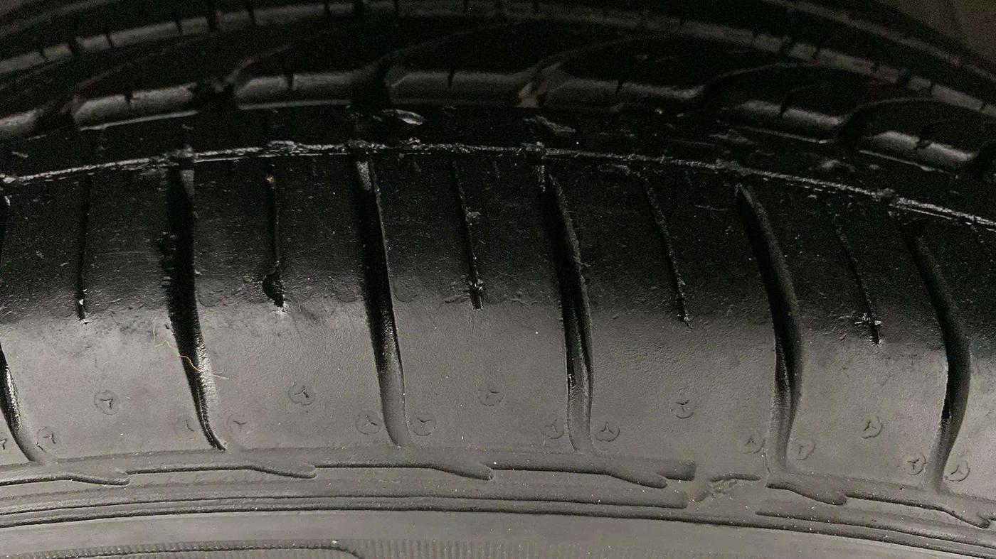 2020 MG HECTOR SHARP 1.5 DCT PETROL, Petrol, Automatic, 7,913 km, Left Front Tyre Tread