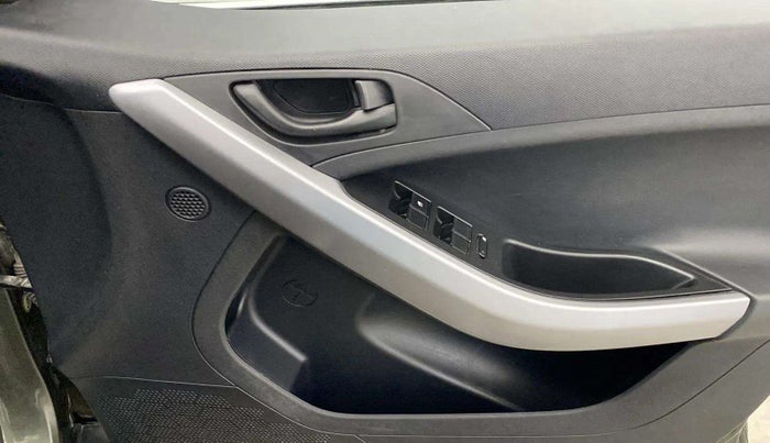 2022 Tata NEXON XMA SUNROOF PETROL, Petrol, Automatic, 36,708 km, Driver Side Door Panels Control